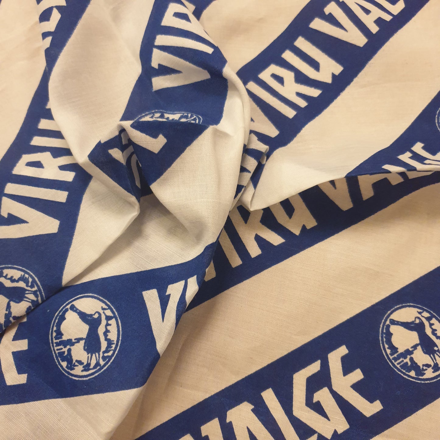 Viru Valge Bandana 60×60