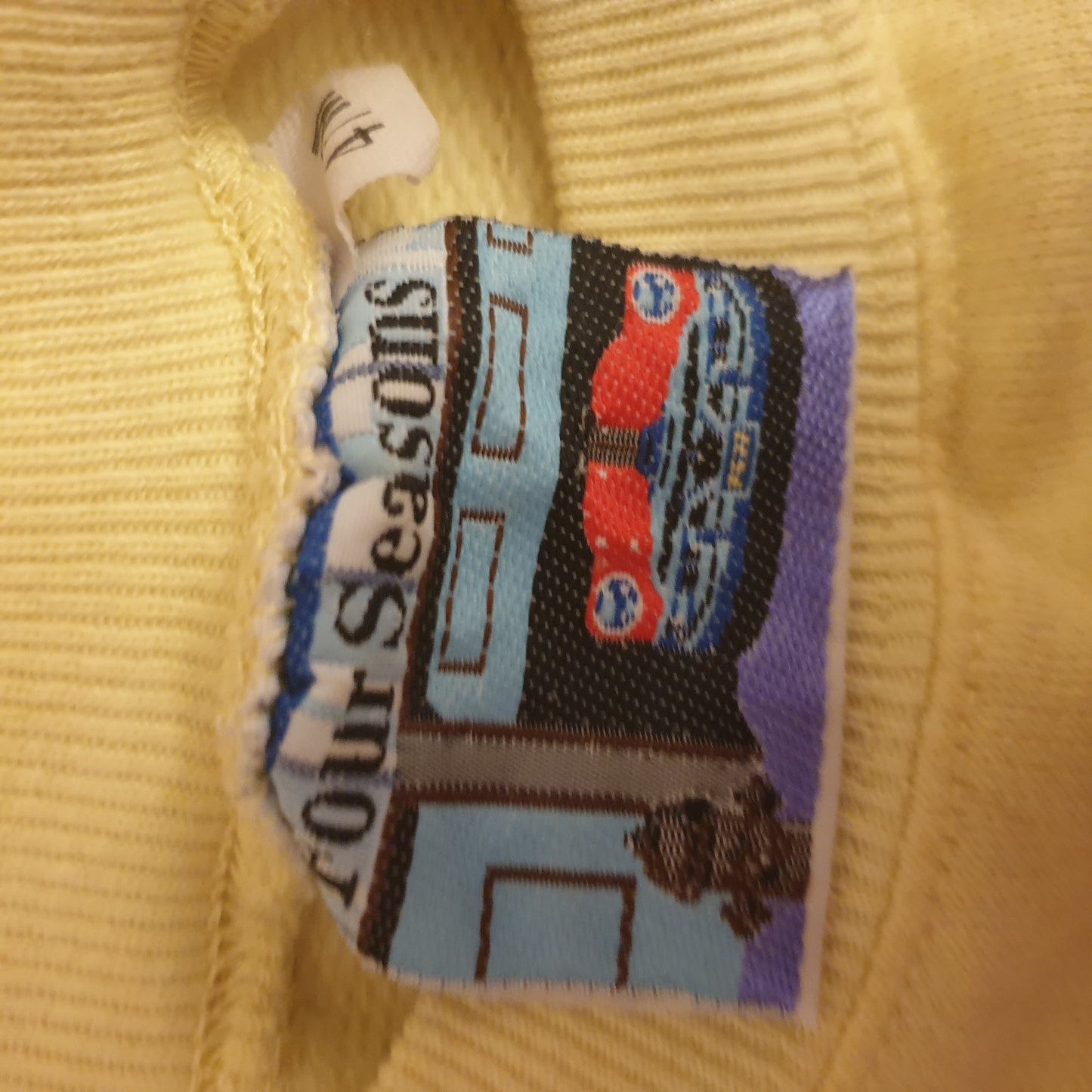 Four Seasons Sweatshirt M